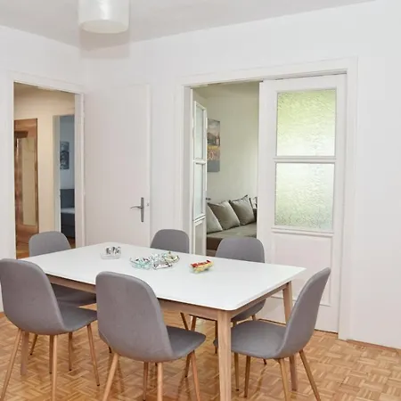 Apartment Palace *